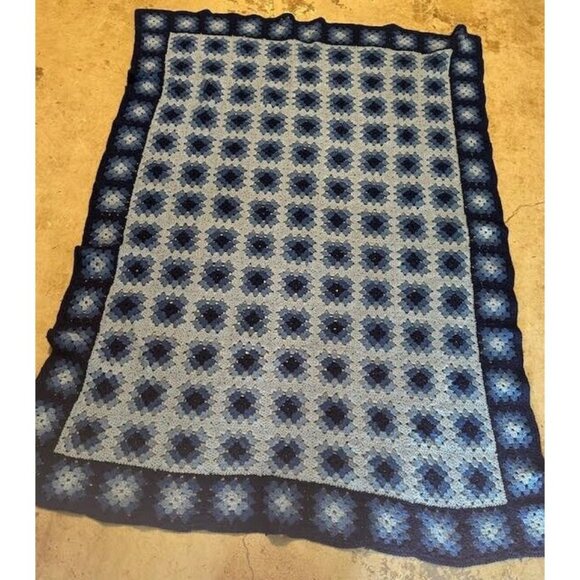 Vintage hand knitted granny square blue afghan - Picture 2 of 2